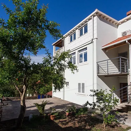 Eleonora - Three Bedroom With Terrace *